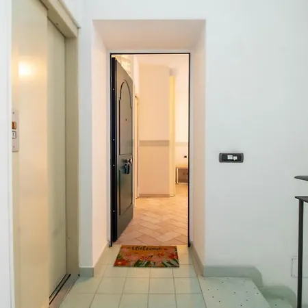 Apartment Domus Wi-fi Station By We Host Yuo *