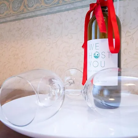 Domus Wi-fi Station By We Host Yuo Apartment